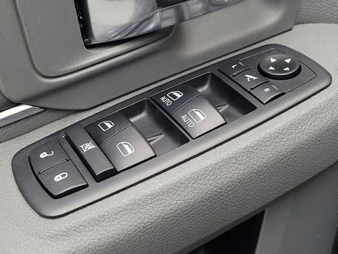 Used 2018 RAM 2500 SLT w/ Luxury Group image 27