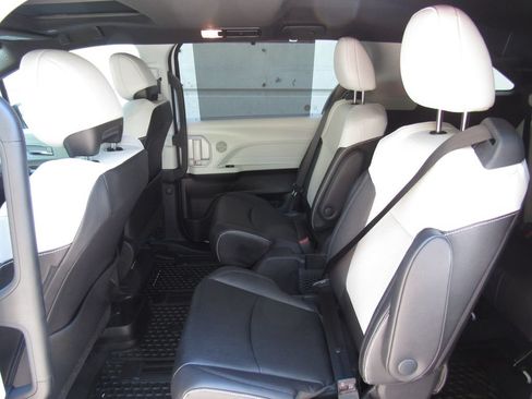 Used 2026 Toyota Sienna XSE AWD/4WD image 16