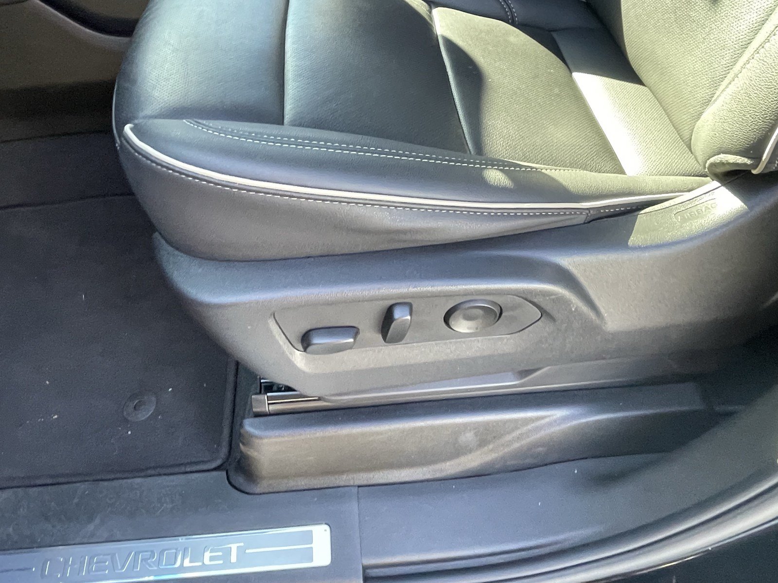 Used 2025 Chevrolet Suburban Premier AWD/4WD image 19