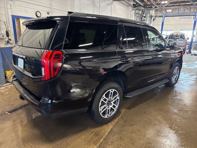 Used 2025 Ford Expedition Active AWD/4WD image 4
