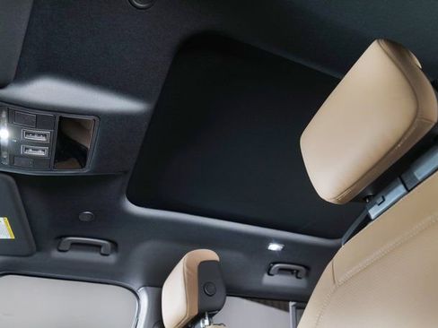 New 2026 Land Rover Defender 110 X-Dynamic SE image 24