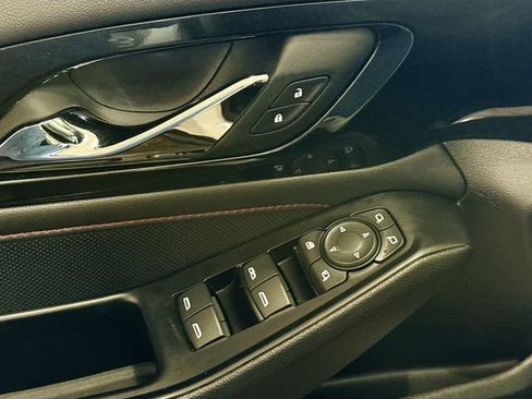 Used 2023 Chevrolet Traverse RS image 19