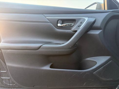 Used 2017 Nissan Altima 2.5 SR w/ Midnight Edition Package FWD image 13