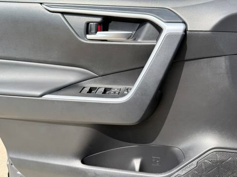 Used 2025 Toyota RAV4 XLE FWD image 19