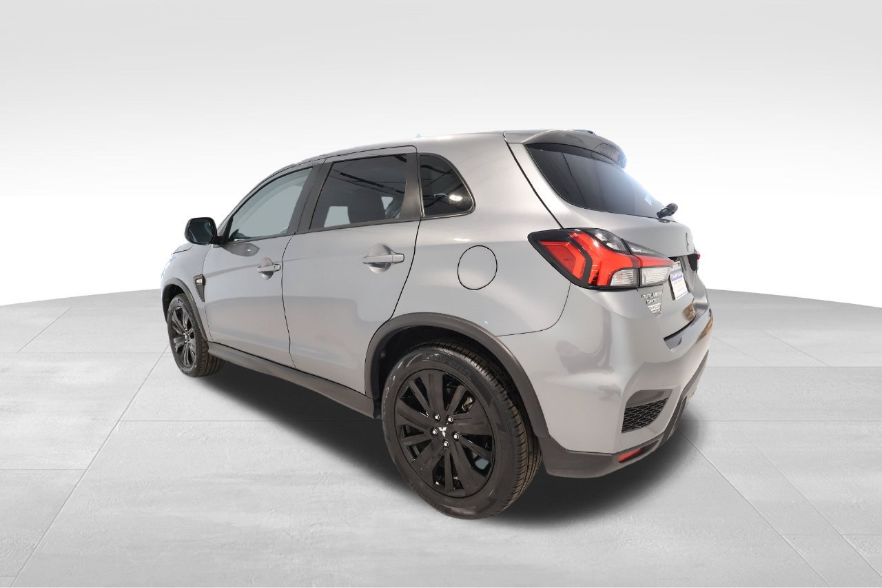 Used 2025 Mitsubishi Outlander Sport LE AWD/4WD image 2