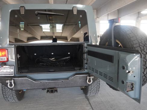 Used 2015 Jeep Wrangler Unlimited Rubicon w/ Dual Top Group image 28