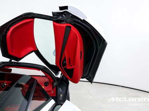 Used 2024 McLaren 750S image 17