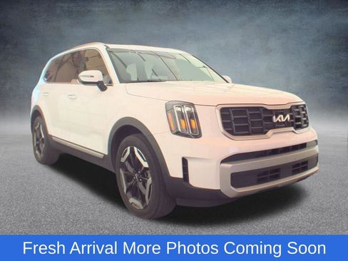 Used 2025 Kia Telluride S FWD image 2