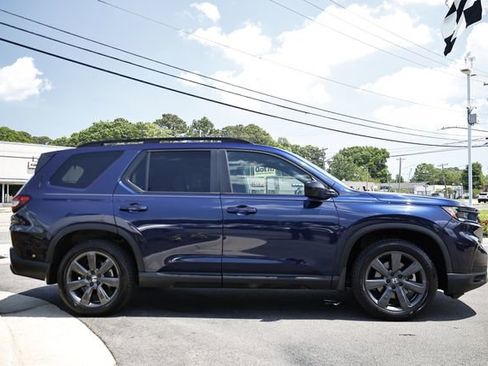 Used 2025 Honda Pilot Sport image 11