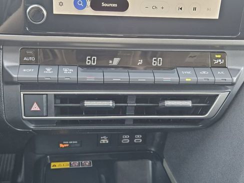 Used 2025 Toyota Camry LE FWD image 19