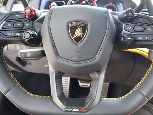 Used 2025 Lamborghini Revuelto AWD/4WD image 17