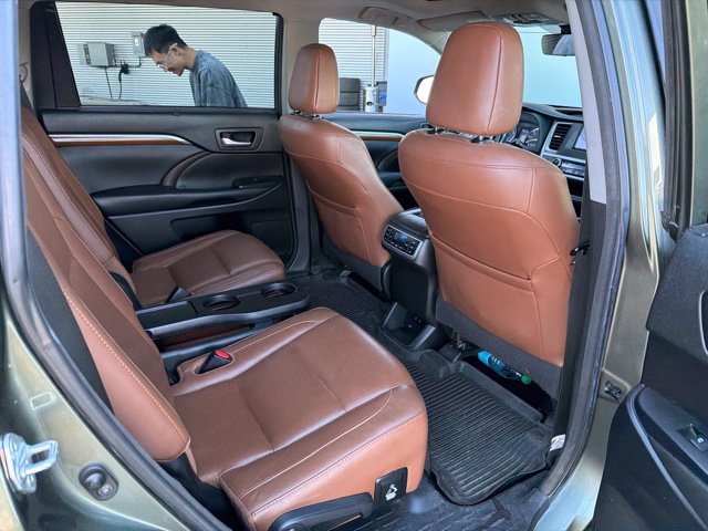 Used 2018 Toyota Highlander Limited Platinum AWD/4WD image 10
