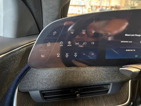 Used 2024 Lucid Air Pure RWD image 36
