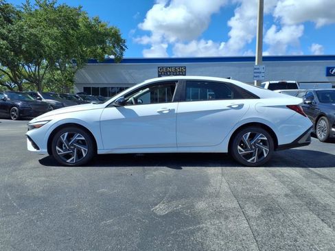 New 2025 Hyundai Elantra SEL image 4
