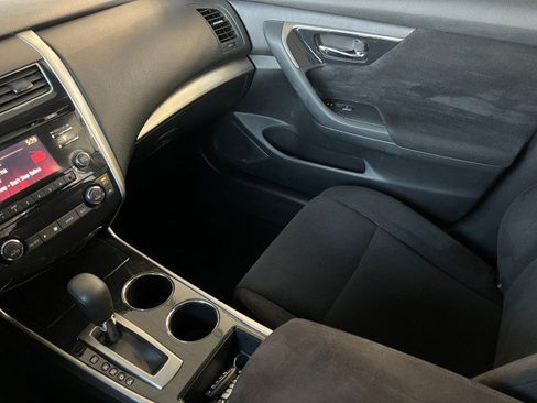 Used 2013 Nissan Altima 3.5 SV image 22