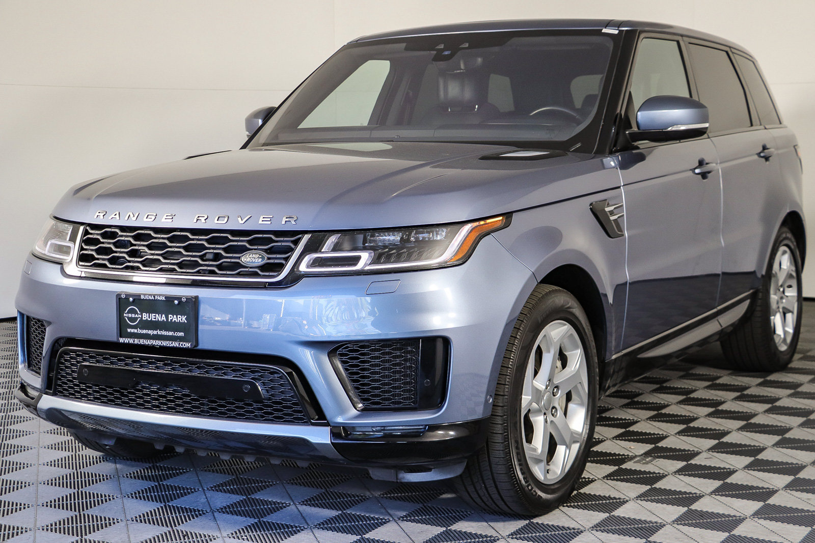 Used 2020 Land Rover Range Rover Sport HSE AWD/4WD image 3