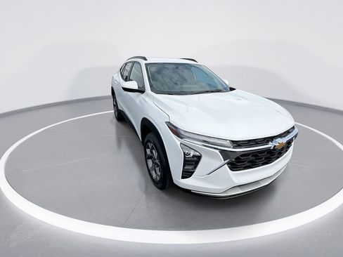 New 2026 Chevrolet Trax LT image 2