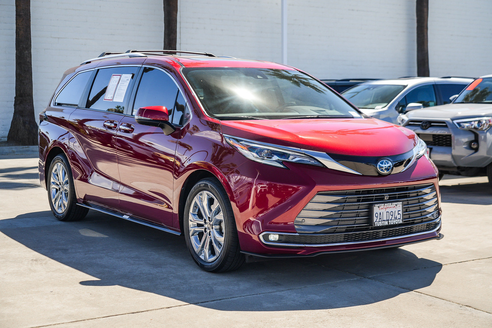 Certified 2022 Toyota Sienna Platinum w/ Outdoor Package (TMS) FWD image 5