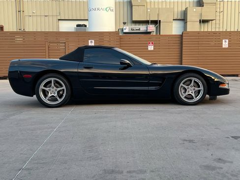 Used 2004 Chevrolet Corvette Convertible w/ Preferred Equipment Group image 2