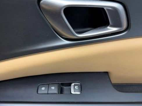 Used 2023 Kia Carnival LX FWD image 52