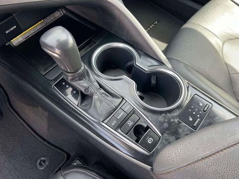 Used 2019 Toyota Camry XLE w/ Carpet Mat Package FWD image 17