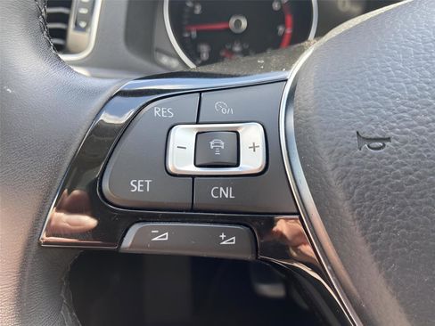 Used 2018 Volkswagen Passat 2.0T SEL Premium image 26