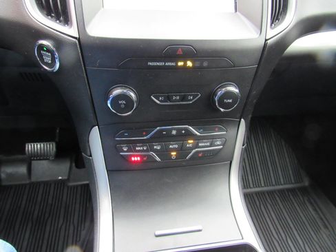 Used 2020 Ford Edge SEL w/ Convenience Package image 27