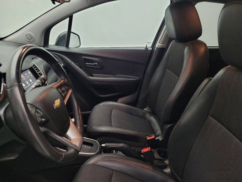 Used 2020 Chevrolet Trax LT w/ LT Convenience Package FWD image 17