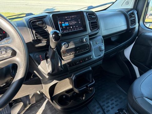 Used 2025 RAM ProMaster 2500 w/ Convenience Group FWD image 17