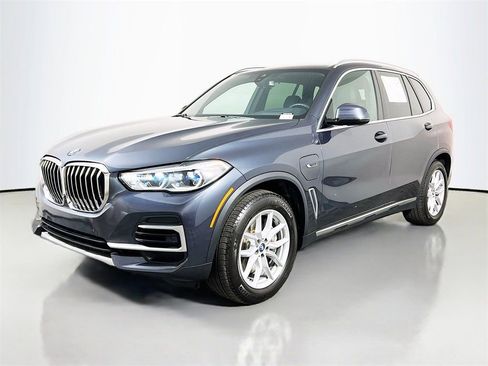 Used 2022 BMW X5 xDrive45e w/ Executive Package image 3