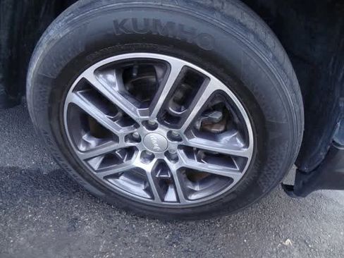 Used 2017 Jeep Compass Latitude w/ Popular Equipment Group image 27