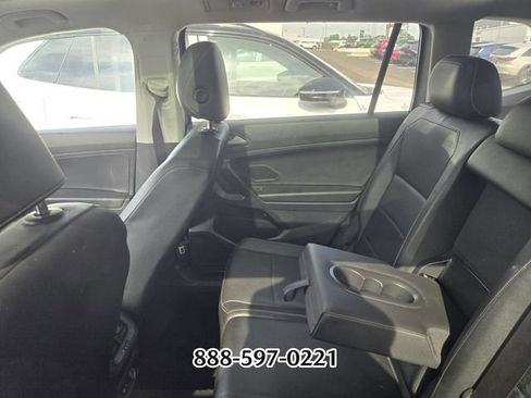 Used 2021 Volkswagen Tiguan SE w/ Panoramic Sunroof Package FWD image 4