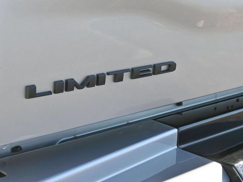 Used 2022 RAM 2500 Limited AWD/4WD image 12