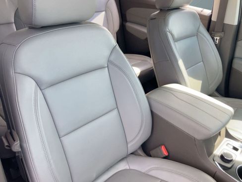 Used 2019 Chevrolet Traverse LT image 23