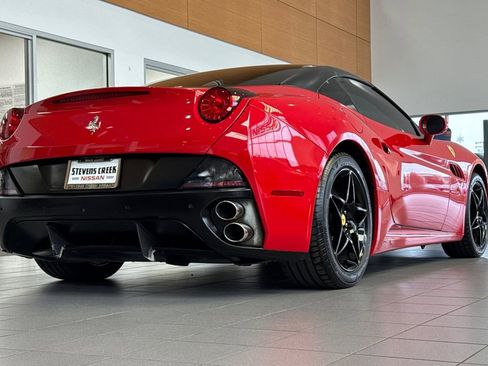 Used 2010 Ferrari California image 3