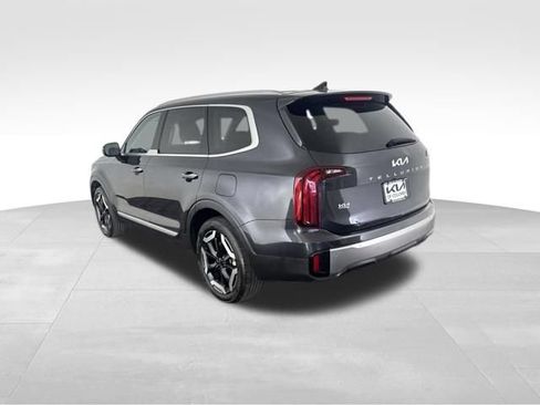 Certified 2025 Kia Telluride S FWD image 9