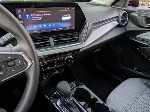 Used 2025 Chevrolet Trax LT w/ LT Convenience Package image 20