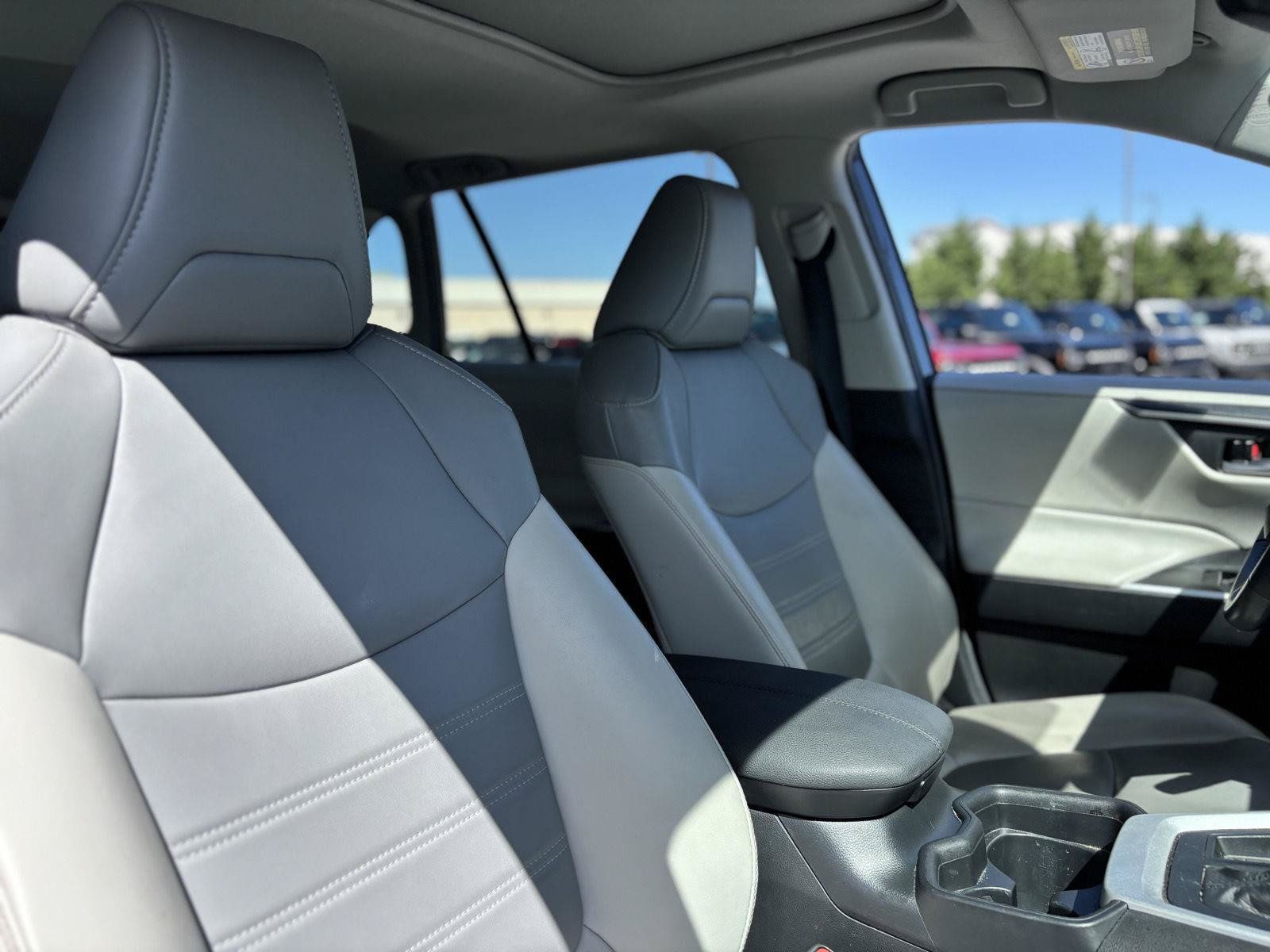 Used 2020 Toyota RAV4 XLE Premium FWD image 18