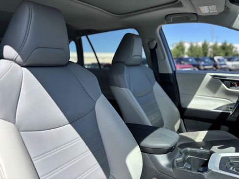 Used 2020 Toyota RAV4 XLE Premium FWD image 18