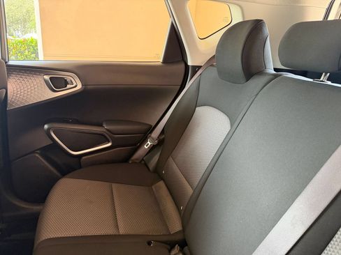 Used 2025 Kia Soul LX w/ LX Technology Package FWD image 34