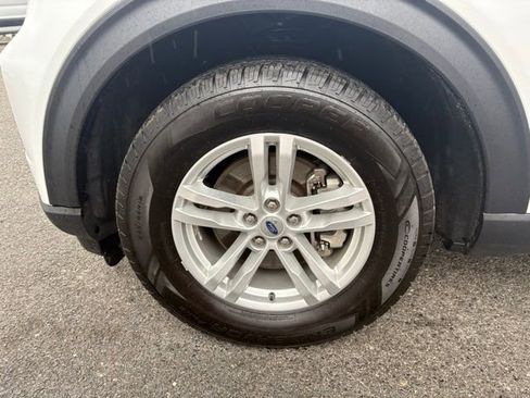Used 2023 Ford Explorer XLT image 13