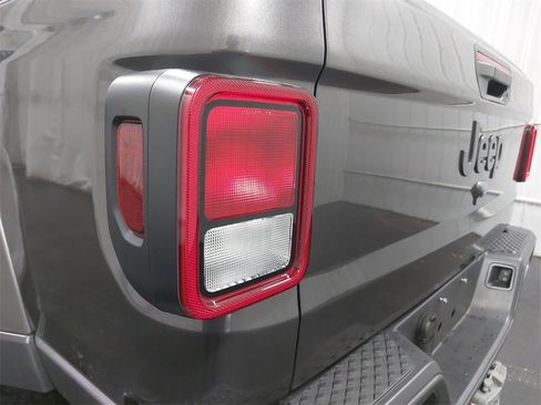 Used 2022 Jeep Gladiator Sport image 33