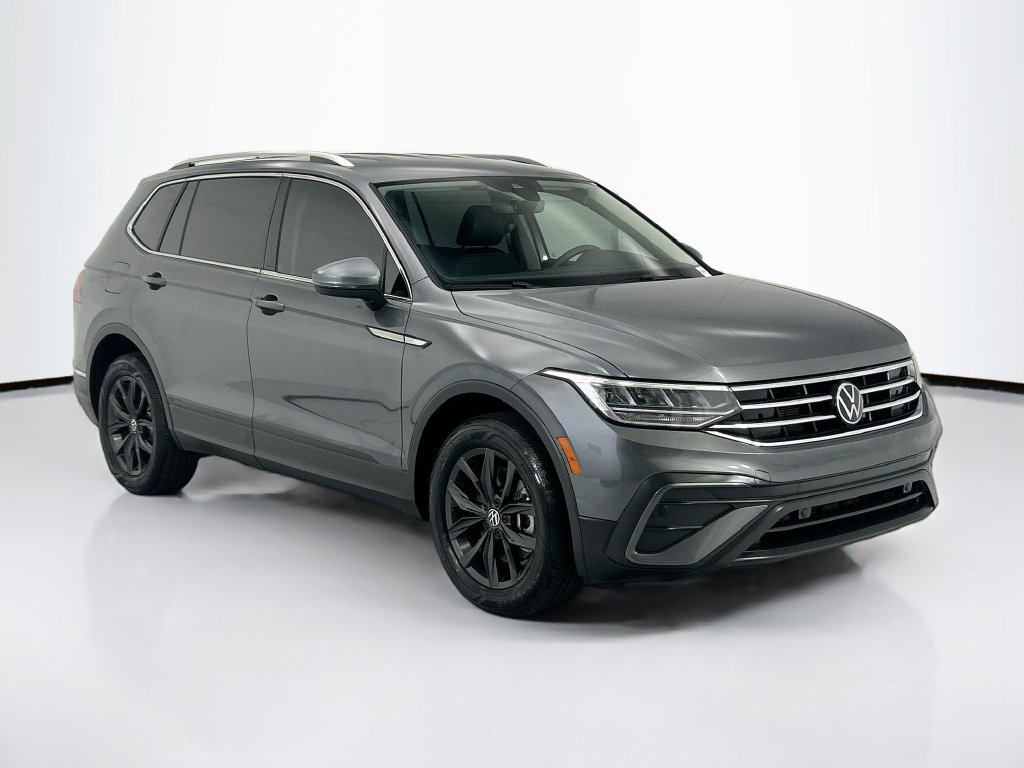 Used 2024 Volkswagen Tiguan SE FWD image 3
