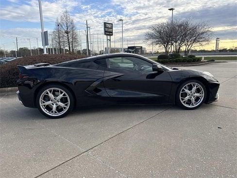 Used 2022 Chevrolet Corvette Stingray 2D Coupe w/ Z51 Performance Package image 4