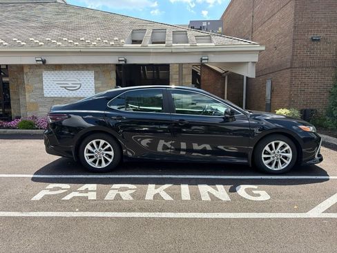 Used 2021 Toyota Camry LE w/ Convenience Package FWD image 5