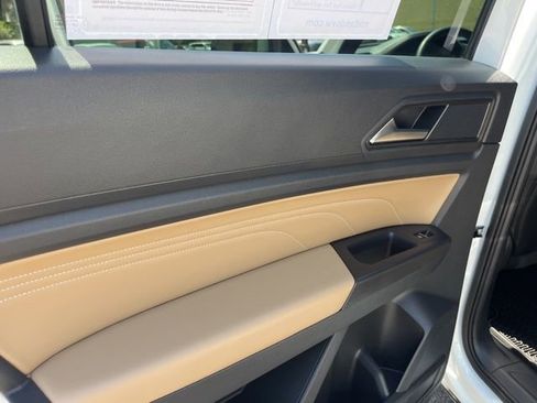 Used 2023 Volkswagen Atlas Cross Sport SE w/ Panoramic Sunroof Package FWD image 12