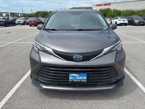 Used 2021 Toyota Sienna LE FWD image 8