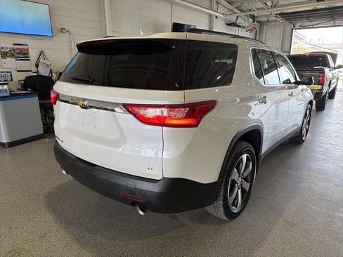 Used 2020 Chevrolet Traverse LT w/ LT Premium Package image 3