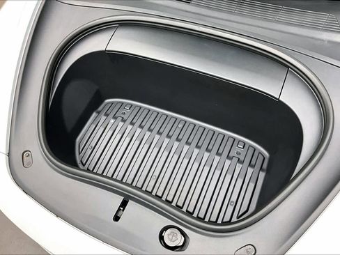 Used 2024 Tesla Model 3 Standard Range image 29