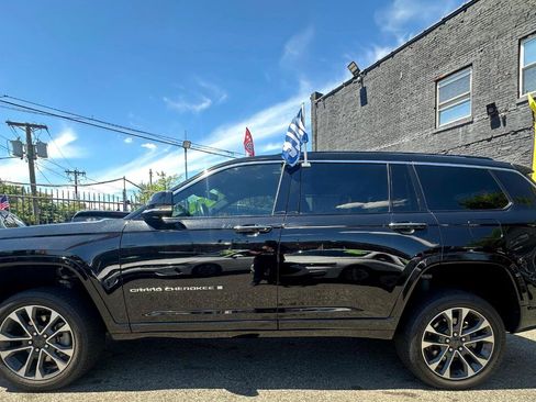 Used 2021 Jeep Grand Cherokee L Overland w/ Luxury Tech Group IV AWD/4WD image 4
